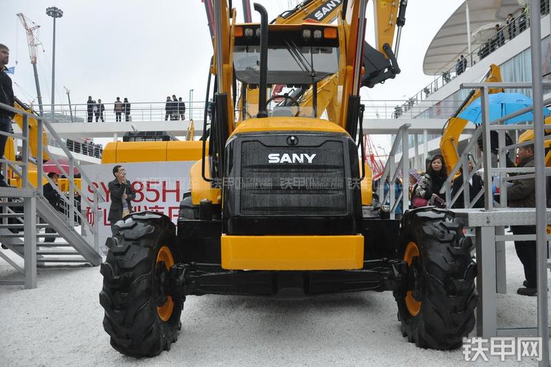 三一重工BL70C挖掘装载机整机外观