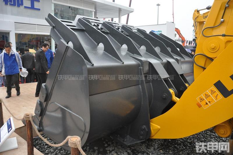 柳工CLG8128H装载机局部