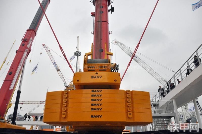 三一重工SAC6000起重机局部