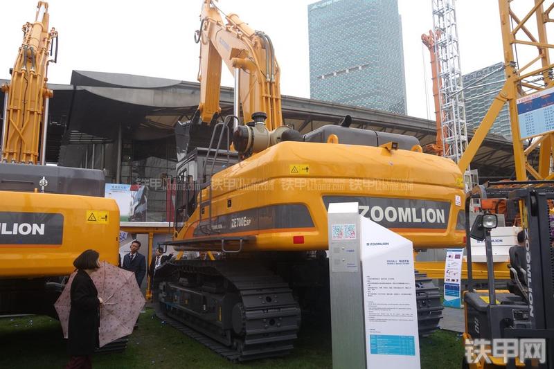 中联重科ZE700ESP挖掘机局部