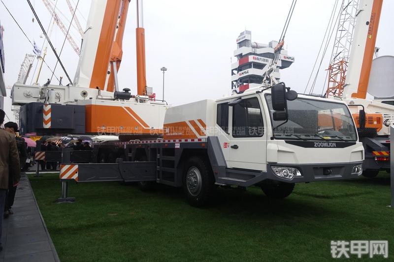 中联重科QY110V起重机整机外观