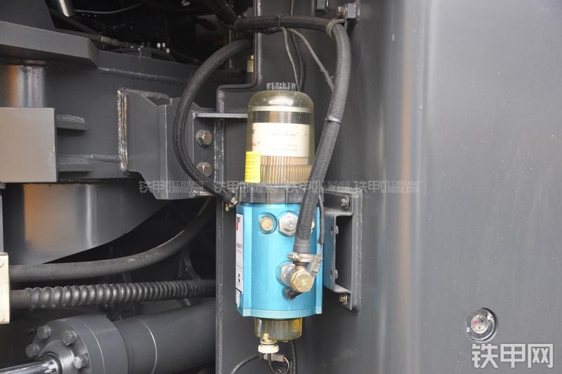 柳工CLG8128H装载机局部