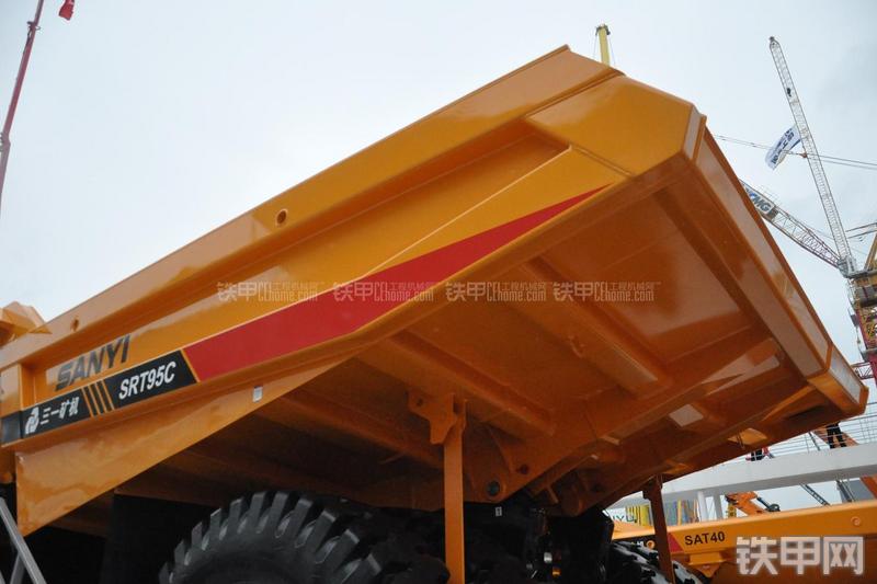 三一重工SRT95C非公路自卸车局部