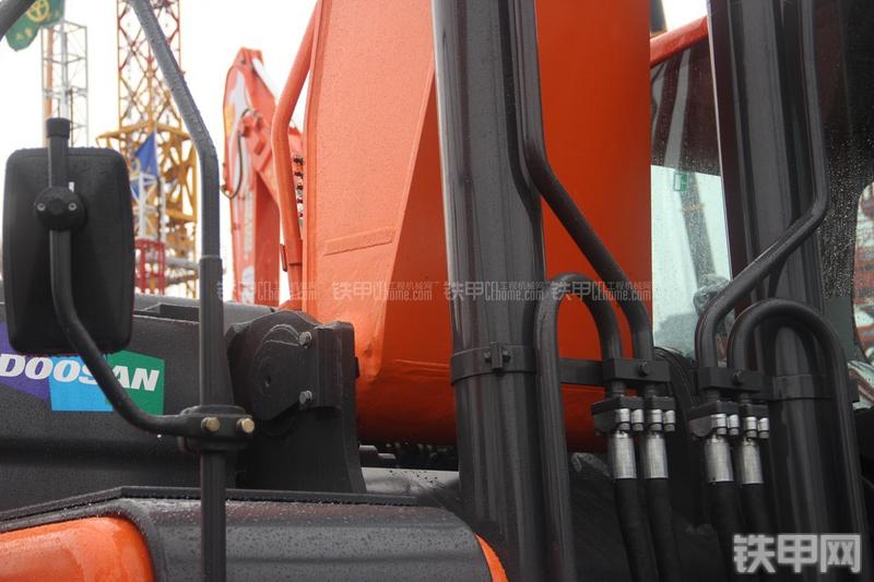 迪万伦DX420LC-9C挖掘机局部