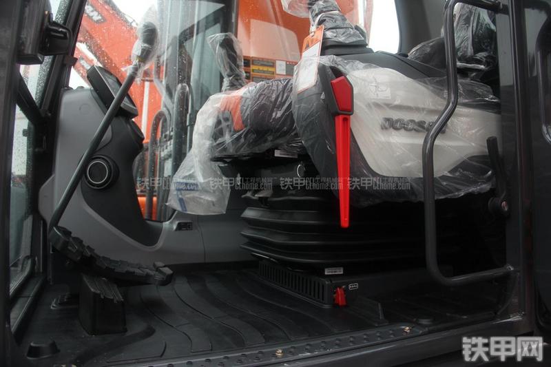 迪万伦DX420LC-9C挖掘机局部