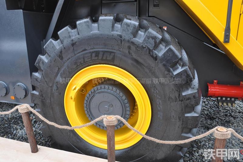 柳工CLG8128H装载机局部