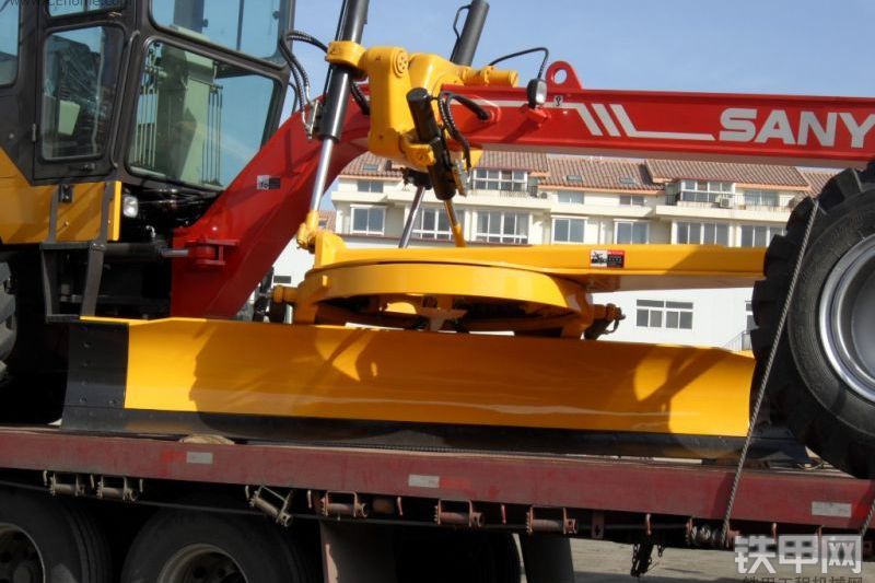 三一重工PQ190C平地机整机外观