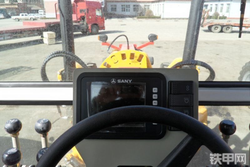 三一重工PQ190C平地机整机外观