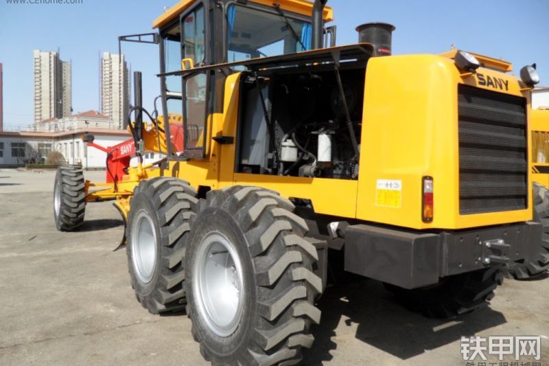 三一重工PQ190C平地机整机外观