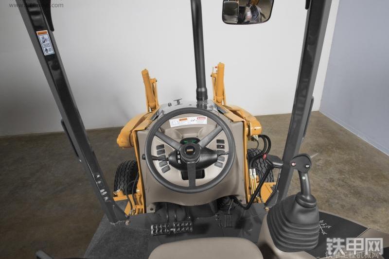 凯斯580SM3挖掘装载机整机外观