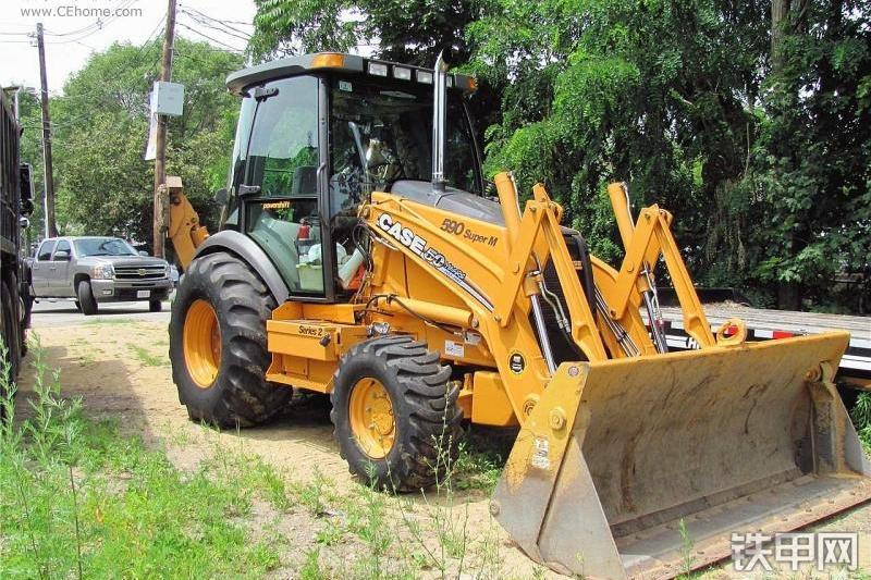 凯斯590SM3挖掘装载机整机外观