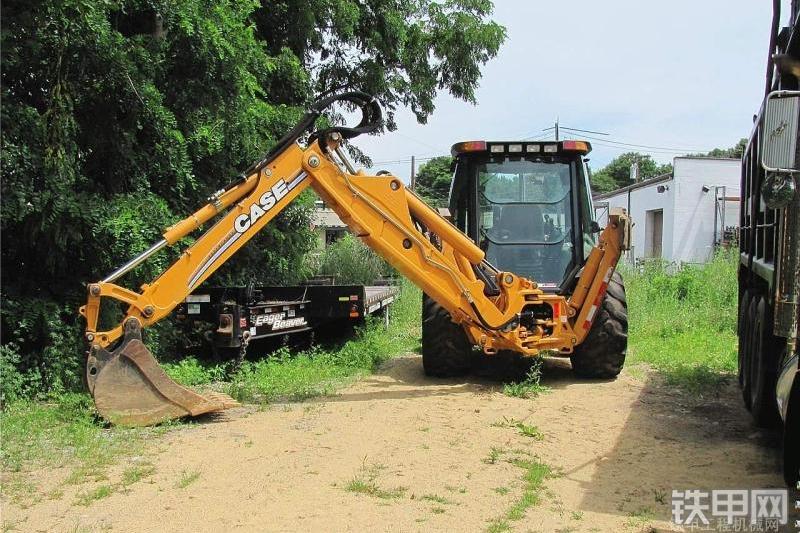 凯斯590SM3挖掘装载机整机外观