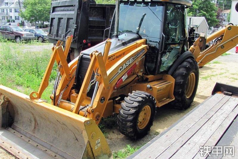 凯斯590SM3挖掘装载机整机外观