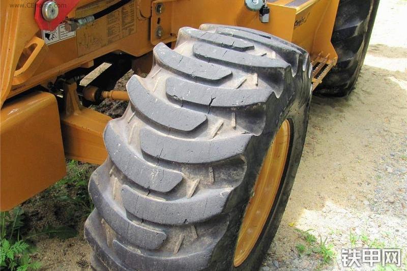 凯斯590SM3挖掘装载机整机外观