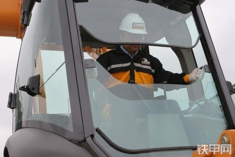 凯斯590SM3挖掘装载机整机外观