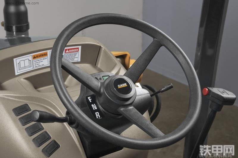 凯斯590SM3挖掘装载机整机外观