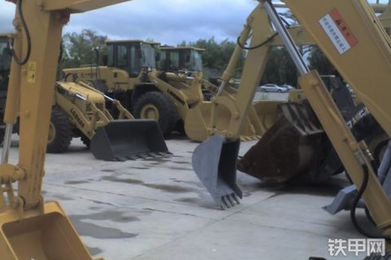 雷沃重工FR65-7挖掘机整机外观