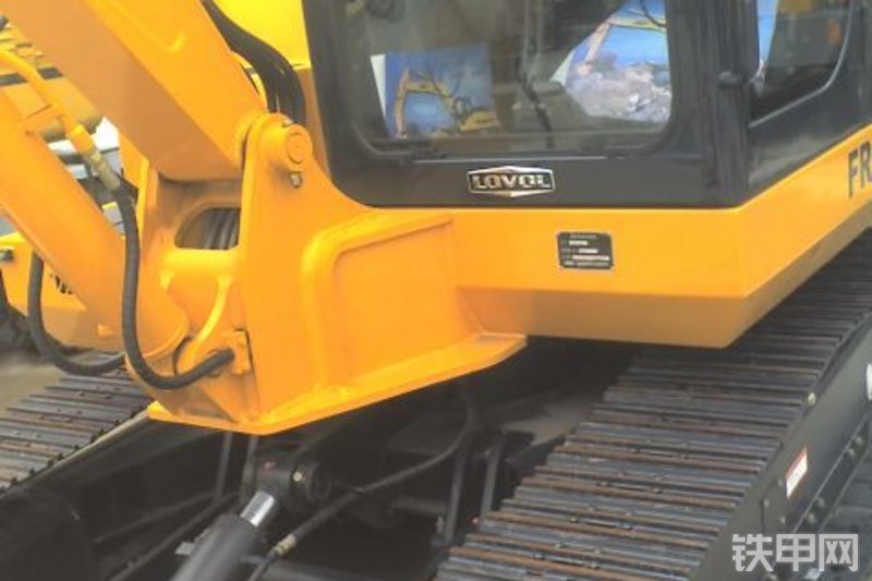 雷沃重工FR65-7挖掘机整机外观