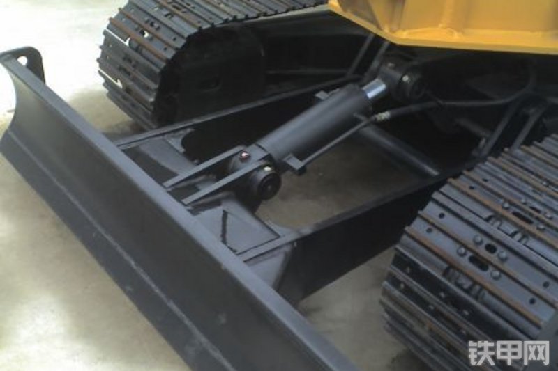 雷沃重工FR65-7挖掘机整机外观