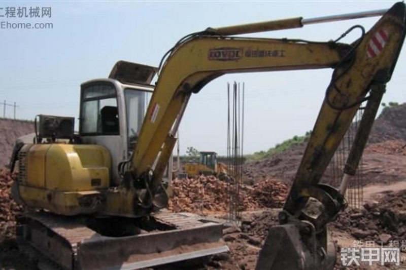 雷沃重工FR65-7挖掘机整机外观