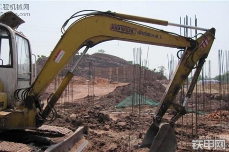 雷沃重工FR65-7挖掘机整机外观