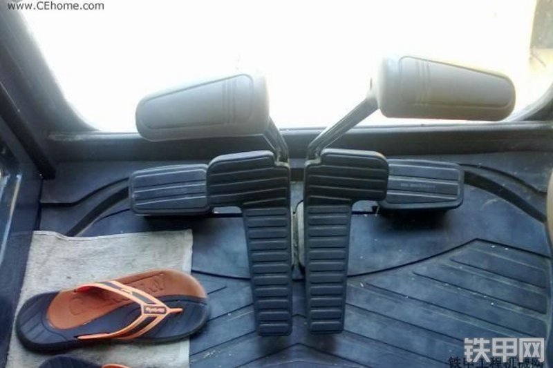 雷沃重工FR85-7挖掘机局部