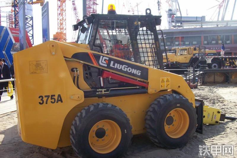 小松D375A-5推土机整机外观