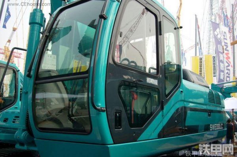 山河智能SWE330LC挖掘机整机外观