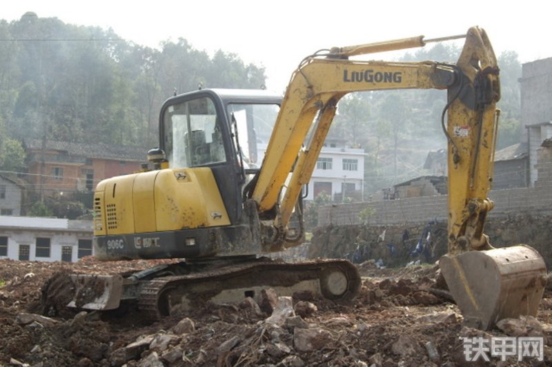 柳工CLG906C挖掘机整机外观