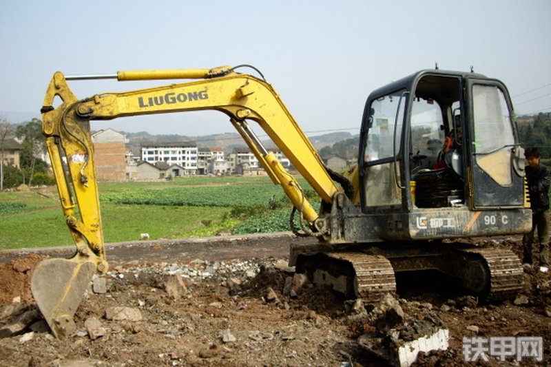 柳工CLG906C挖掘机整机外观