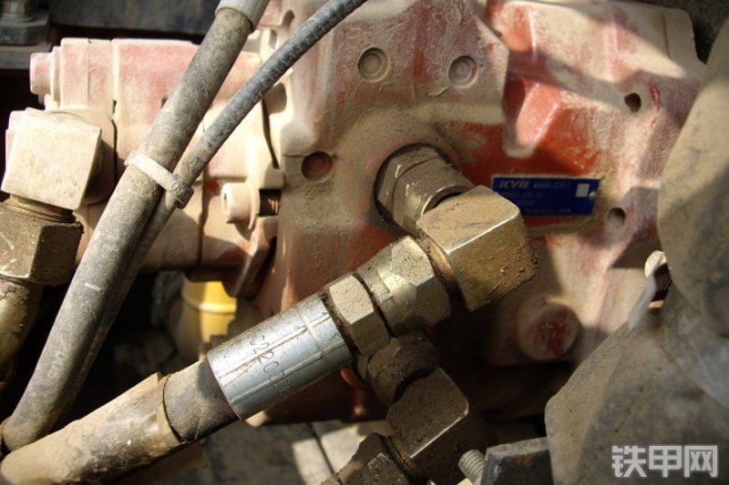 柳工CLG906C挖掘机整机外观