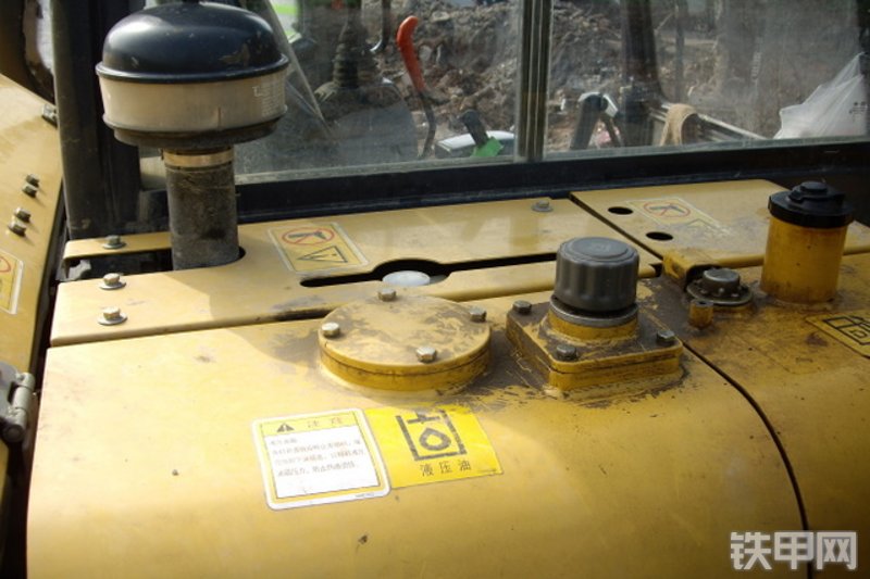 柳工CLG906C挖掘机整机外观