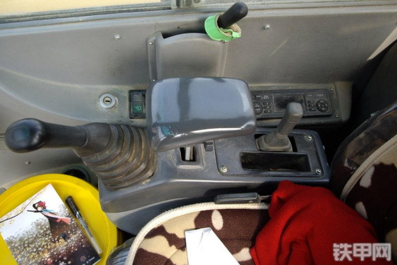 柳工CLG906C挖掘机整机外观