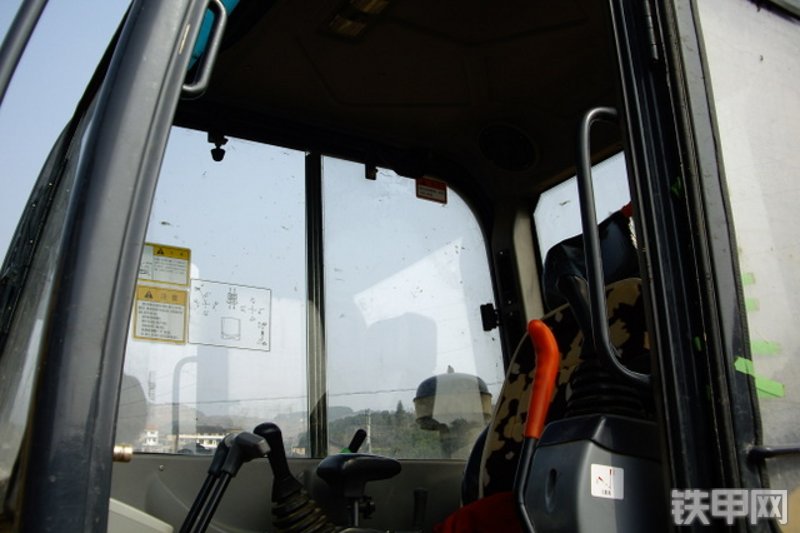 柳工CLG906C挖掘机整机外观