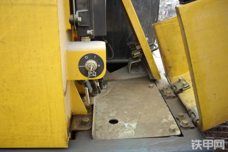 柳工CLG906C挖掘机整机外观