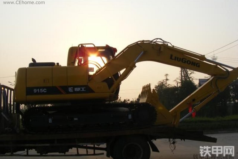 柳工CLG915C挖掘机整机外观