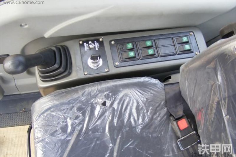 柳工CLG915C挖掘机整机外观