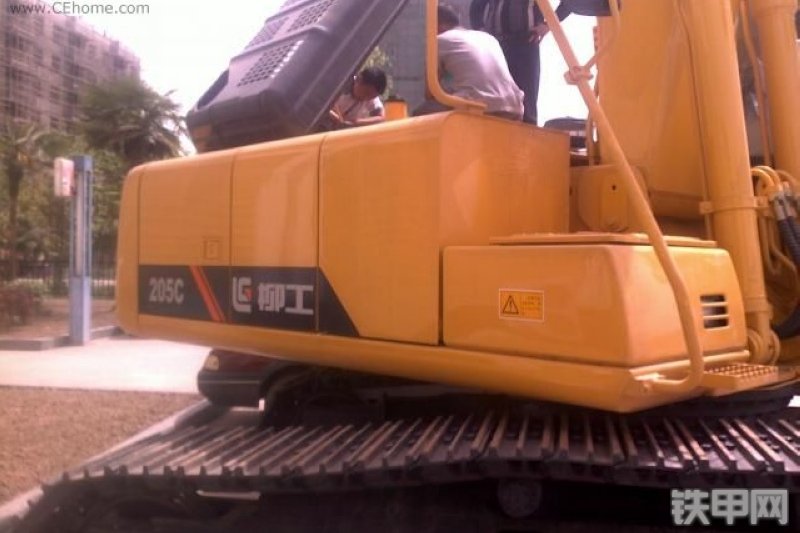 柳工CLG205C挖掘机整机外观