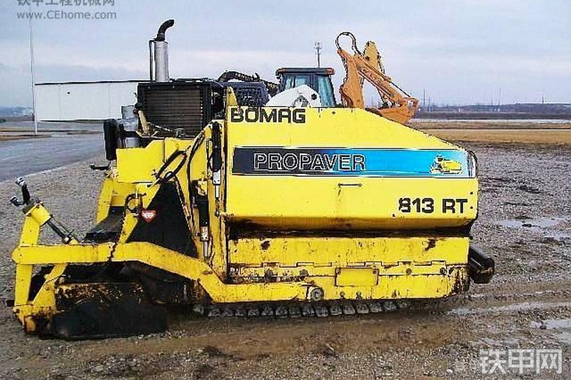 宝马格813 RT 沥青摊铺机整机外观