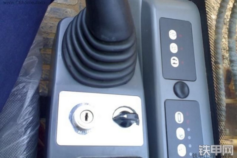 柳工CLG925LC挖掘机整机外观