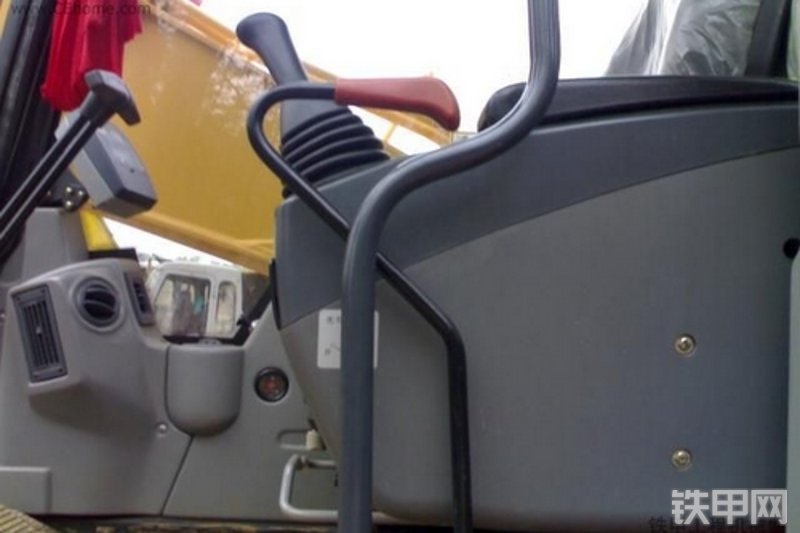 柳工CLG925LC挖掘机整机外观