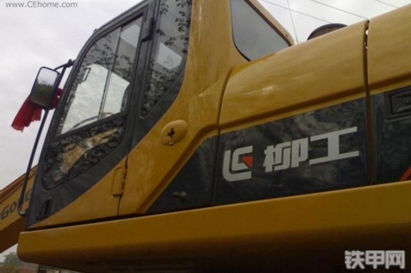 柳工CLG925LC挖掘机整机外观