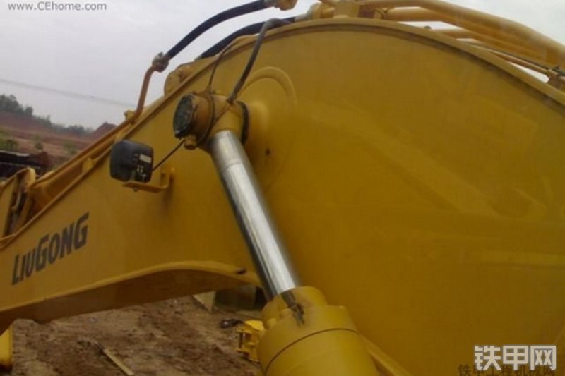 柳工CLG925LC挖掘机整机外观