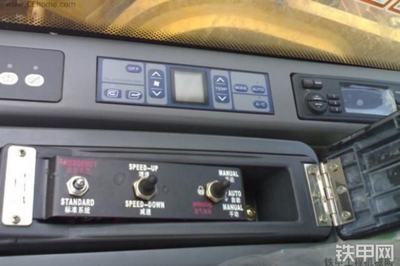 柳工CLG925LC挖掘机整机外观