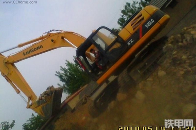 柳工CLG925LC挖掘机整机外观