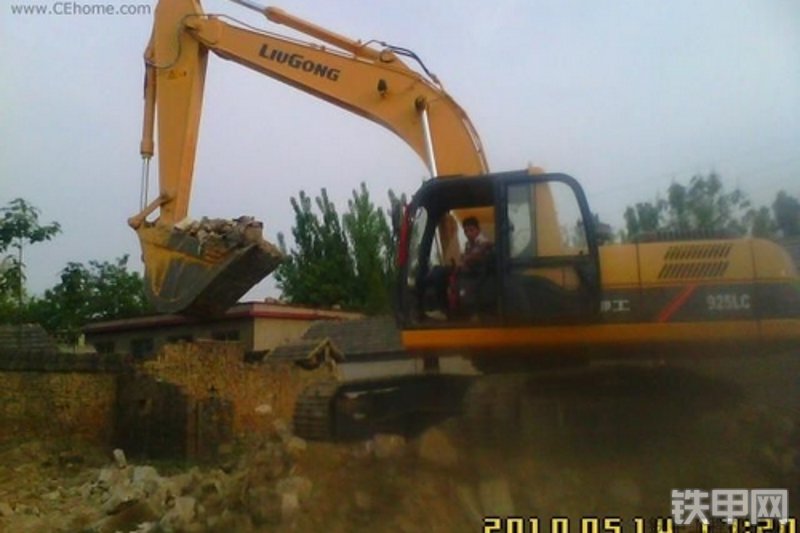 柳工CLG925LC挖掘机整机外观
