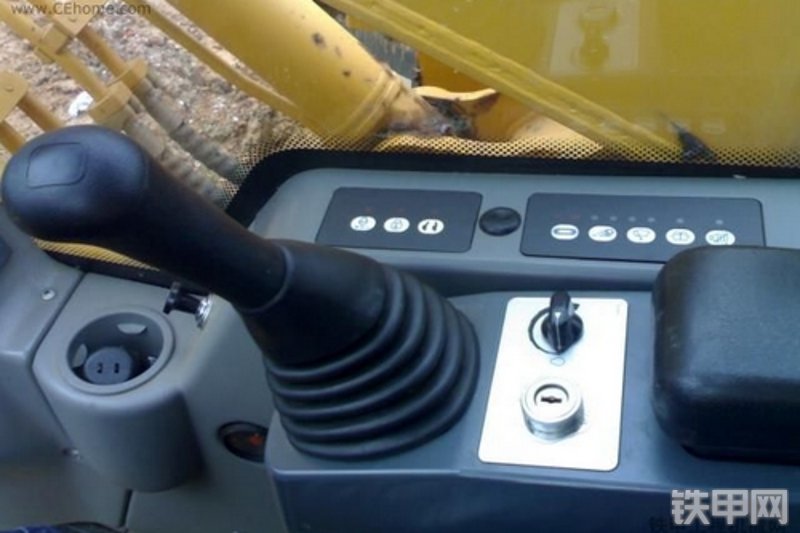 柳工CLG925LC挖掘机整机外观