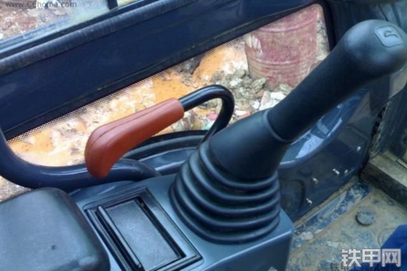 柳工CLG925LC挖掘机整机外观