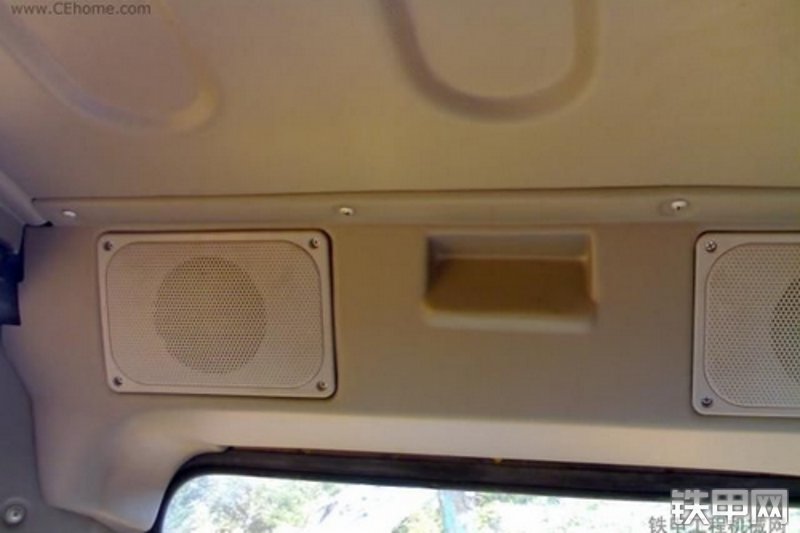 柳工CLG925LC挖掘机整机外观