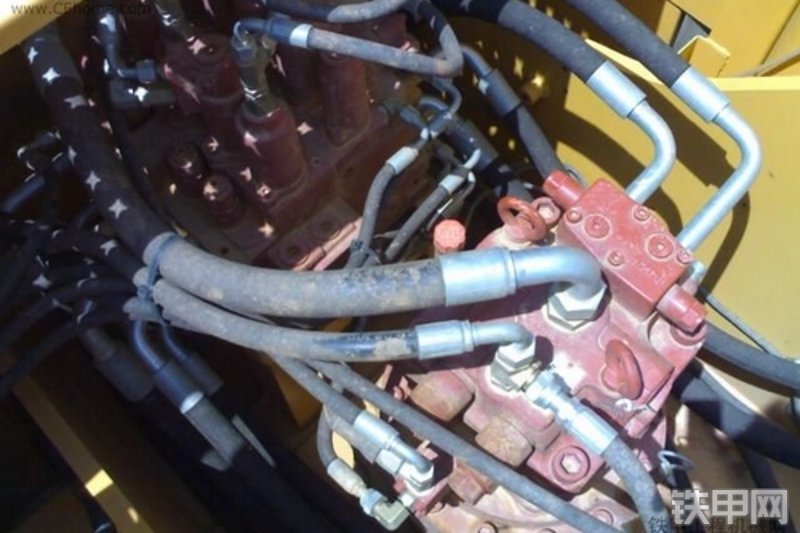 柳工CLG925LC挖掘机整机外观